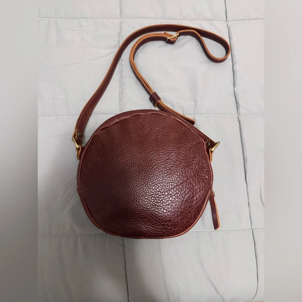 Portland Leather Goods Large Circle Crossbody Bag in Nutmeg Pebbled Leather - Picture 2 of 6